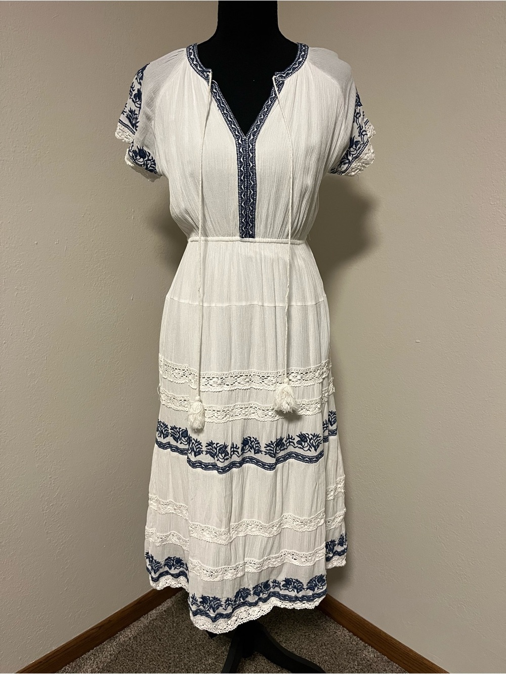 Blue Tassel by Anthropologie White/Navy Embroidered Midi Dress-XSMALL